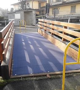 Passatoia in moquette sul ponticello in legno