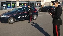 Scende dall'auto per prestare soccorso e viene investito da 'pirata' della strada