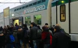 Due treni ko e raffica di ritardi