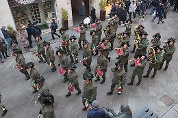 FOTO La fanfara provinciale dei bersaglieri in centro a Cremona