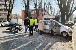 Scontro tra un'auto e una moto, paura per un 51enne