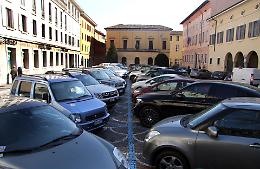 Monete agli ambulanti per non pagare il parcheggio, multe