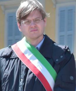 Non sa parlare in italiano, salta il conferimento della cittadinanza