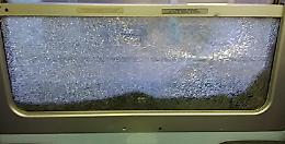Sulla Cremona-Fidenza vetri infranti e treni ko