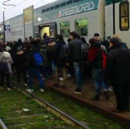 Treni, per gli studenti ritorno a scuola con ritardo
