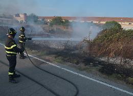 Agoiolo, fiamme nell'ex Roserpa: incendio domato dai pompieri