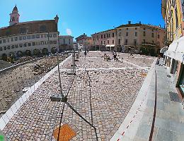Piazza Garibaldi pronta per tre quarti