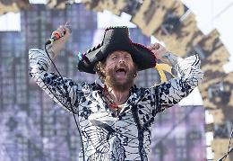 Jovanotti a Linate, cresce l'entusiasmo tra i fan cremonesi