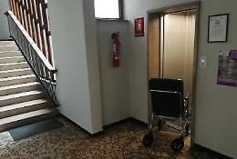 All'Asst ascensore troppo stretto per le carrozzine