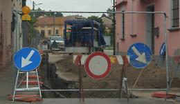 Ferie, il cantiere taglia il paese in due: disagi e proteste