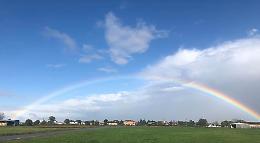 Spettacolare arcobaleno fuori stagione