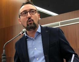"Parrucchieri, barbieri, intermediari e rappresentanti di commercio esclusi dai ristori"