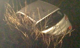 Auto nel fosso asciutto, incidente in via Brescia