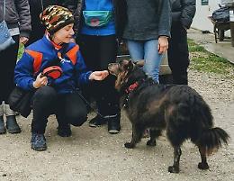 Nuvola ha finalmente una casa, adottata dopo 13 anni in canile