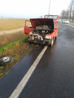 Auto in fiamme: grande spavento, traffico deviato