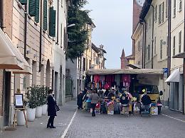 Coronavirus, a Soncino mercato regolare senza assembramenti