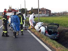 Malore, esce di strada: soccorsi complicati per un 79enne