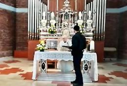 Don Lino: «Gesto sacrilego contro la casa di Dio, digiunate con me»