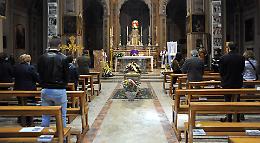 Dolore e lacrime al funerale di Franca