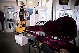 La chitarra di Kurt Cobain venduta per 6 milioni di dollari, è record