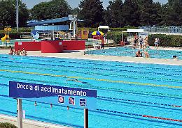 Piscina riaperta, pochi utenti
