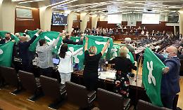 Le opposizioni: 'Fontana si dimetta'