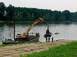 FOTO Il recupero dell'auto inabissata nel Po