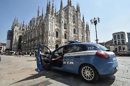 Paura nel Duomo di Milano: armato di coltello, tiene in ostaggio un vigilante e lo fa inginocchiare