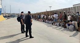 Migranti: Musumeci, via i profughi entro domani