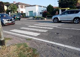 Ombriano, passaggi pedonali e ciclabili: «Conciati così sono insicuri»