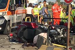 Schianto sulla tangenziale, grave motociclista 60enne