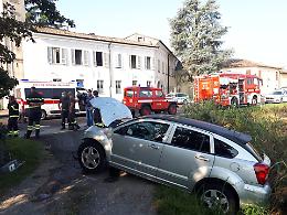 Auto contro camion, ferito un bimbo di due anni