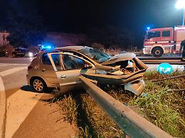 FOTO Lo schianto in tangenziale a Crema: auto accartocciata sullo spartitraffico