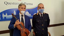 Cercava droga, la polizia trova un violino Amati del Seicento