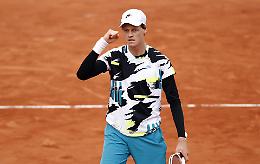 Tennis, Parigi: impresa di Sinner che vola ai quarti