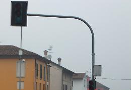 Blackout di 40 minuti, disagi e semafori spenti