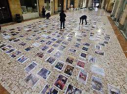 La protesta silenziosa: flash mob di Confcommercio in Galleria XXV Aprile