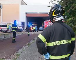 Cade dal tetto di un'azienda dismessa, grave 14enne