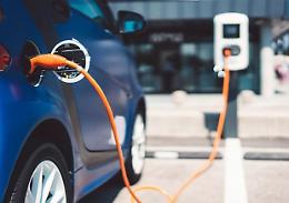 Auto ibride e elettriche superano i diesel in Europa
