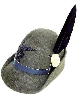 L'Ana si dissocia: il cappello alpino accostato a contenuti politicizzati, grotteschi, volgari o offensivi