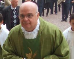 Perde l'equilibrio e cade, ricoverato don Vilmo Realini