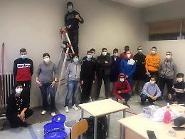 Sraffa-Marazzi, gli studenti tinteggiano le aule
