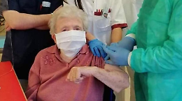 La 102enne Fernanda testimonial del vaccino