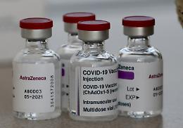 Vaccinazioni AstraZeneca sospese sino al 18 marzo. Over 80, date confermate: per loro si usa Pfizer