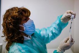 Vaccinazioni, domenica somministrate  3.791 dosi
