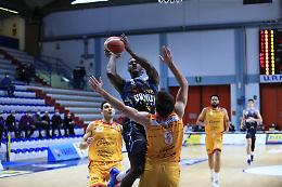 Vanoli grande impatto, battuta nettamente Pesaro (100-78)