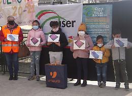 L'Auser dona sei tablet alla scuola elementare