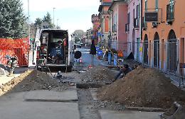 FOTO Lavori gas: Ombriano tagliata a metà,  commercianti esasperati