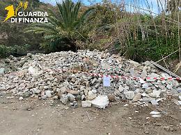 Discarica abusiva di 300 mq a Ischia, sequestri e denunce