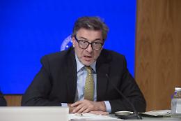 S&P conferma per l'Italia il rating e aumenta outlook, Giorgetti "Lavoro paga"